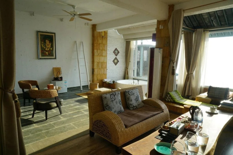 Shiyue Holiday Hotel