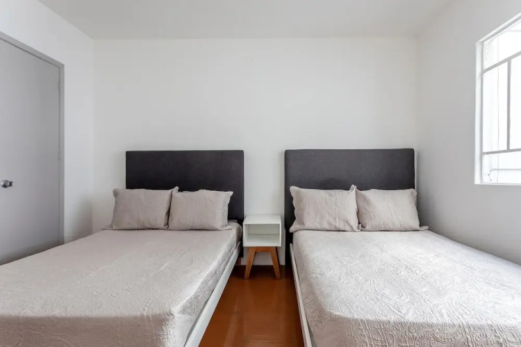 Stay Connected in Roma - 3br- Fast Wifi- Laundry