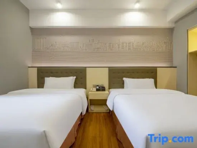 Standard Twin room with garden view