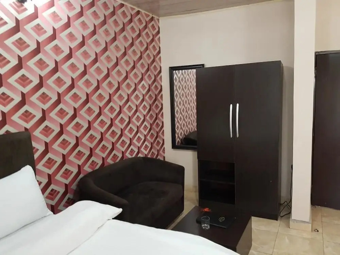 Eddy Vic Hotel