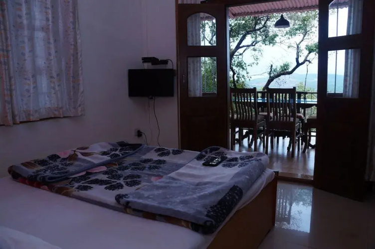 Hotel Godai Girikunj