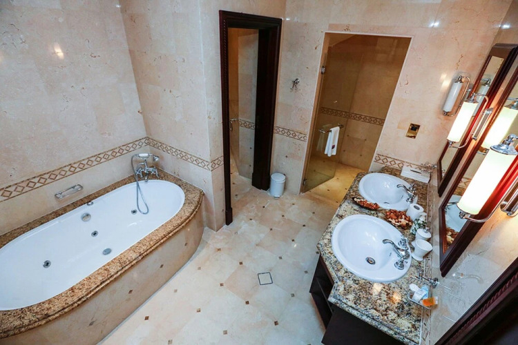 Kennedy Towers - Signature Frond L - Image 7