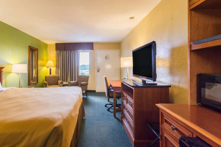 Econo Lodge White Pine Morristown I-81 & I-40 Split