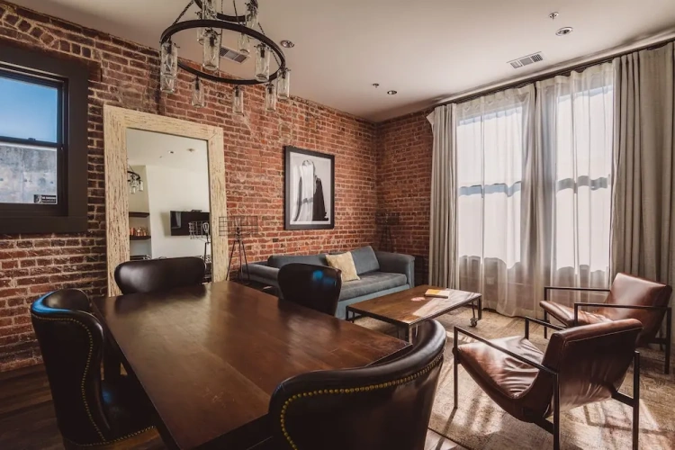 2 Bedrooms Luxury Apartment with city view