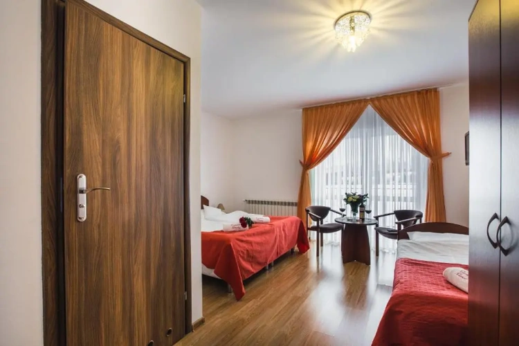 Standard Triple room