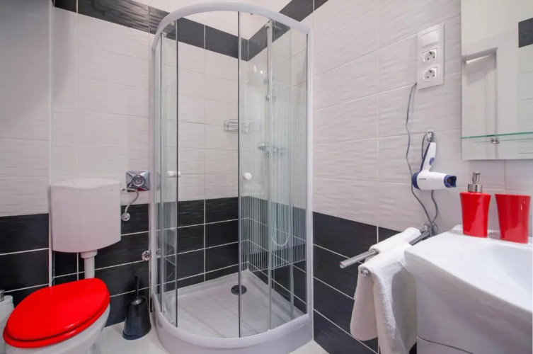 PARKING, AC, WIFI FLAT NEXT TO ANDRASSY Ave