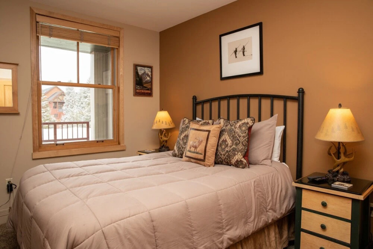 8282 Silver Mill 1 Bedroom Condo by RedAwning