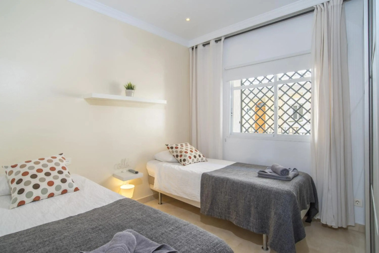 2 bedroom apartment next to porto
