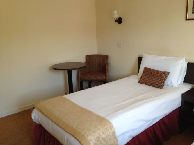 Highlander Hotel