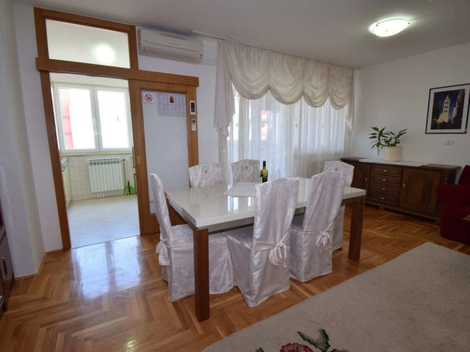 Spacious Apartment in Zadar With Balcony