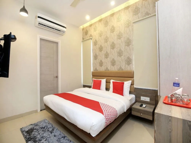 Oyo 17199 Hotel Clg Grand
