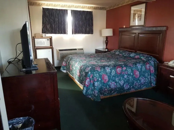 Town Chalet Motel