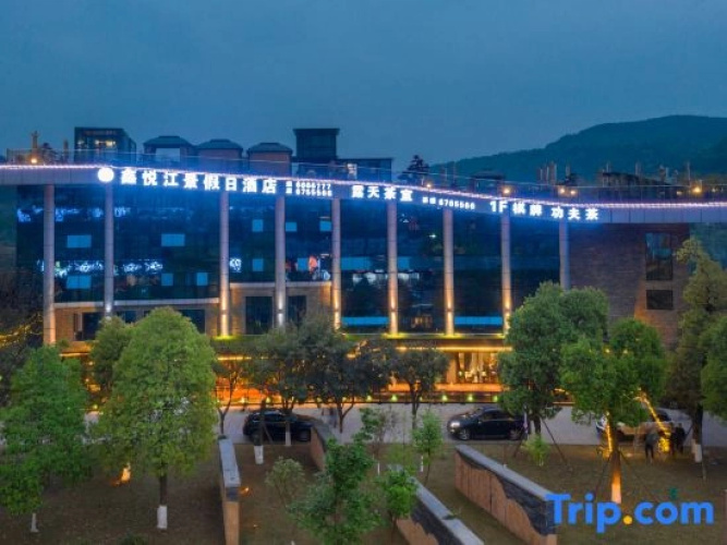 Shehong Xinyue Riverside Holiday Hotel