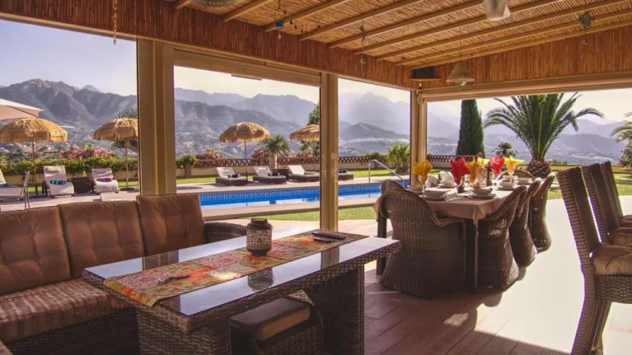 Exceptional Costa del Sol villa for 8, Hi spec, Tranquil setting, Amazing views. Heated pool.