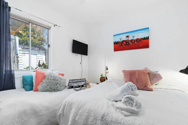 Beach house 2km CBD