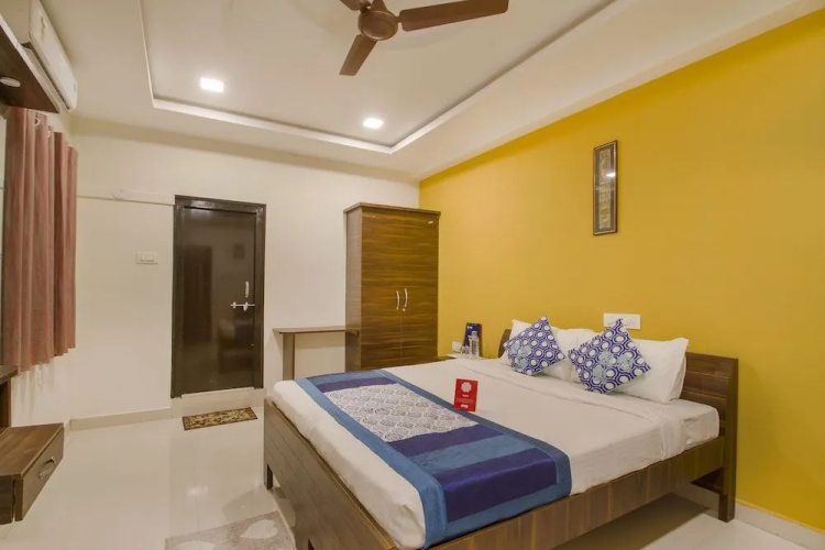 OYO 9968 Srirama Hotels, Kondapur