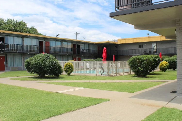 6 Paducah Motel