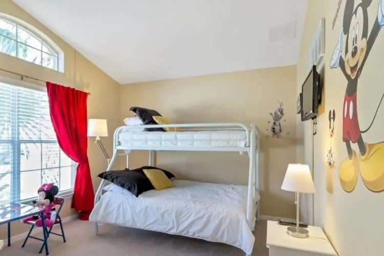 5 Bedrooms Cottage