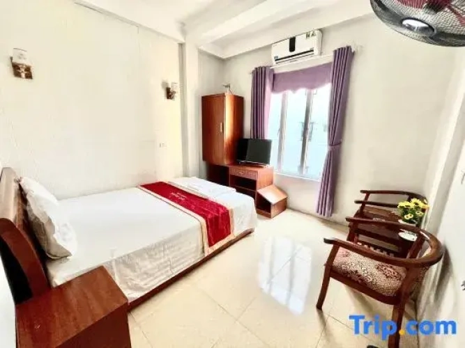 Standard Double room with street view