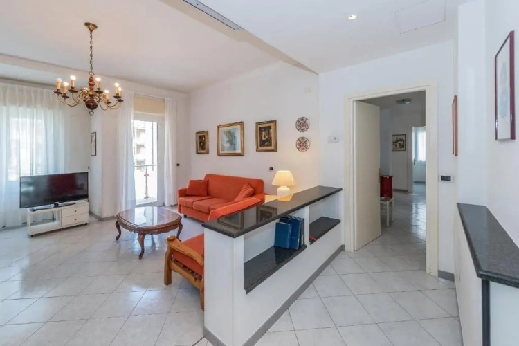 3 Bedrooms Apartment