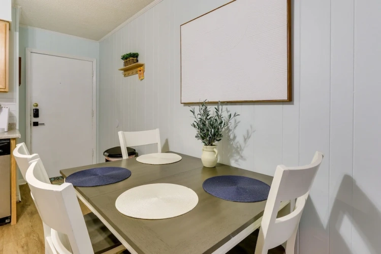 2 Bedrooms Apartment