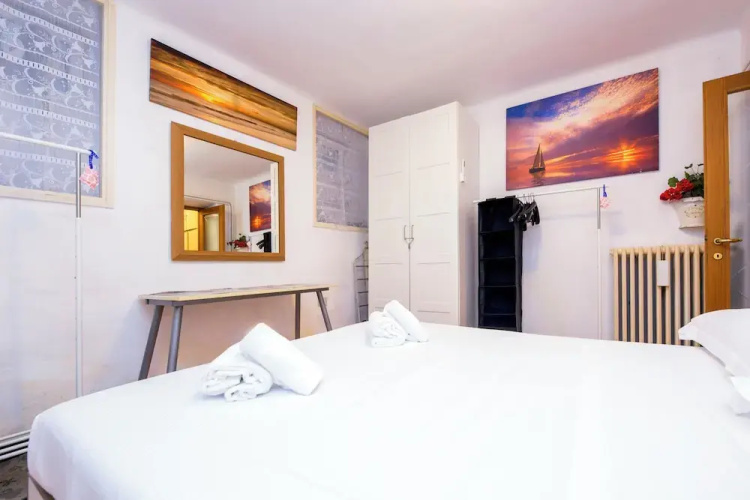 Bright Flat with Terrace near the Beach