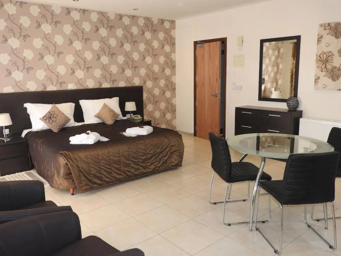 Hill View Restaurant & Apartments