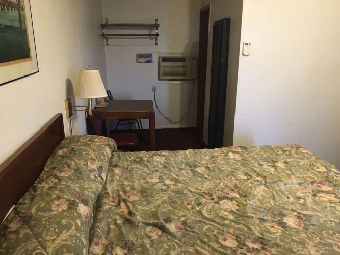 Holiday Motel