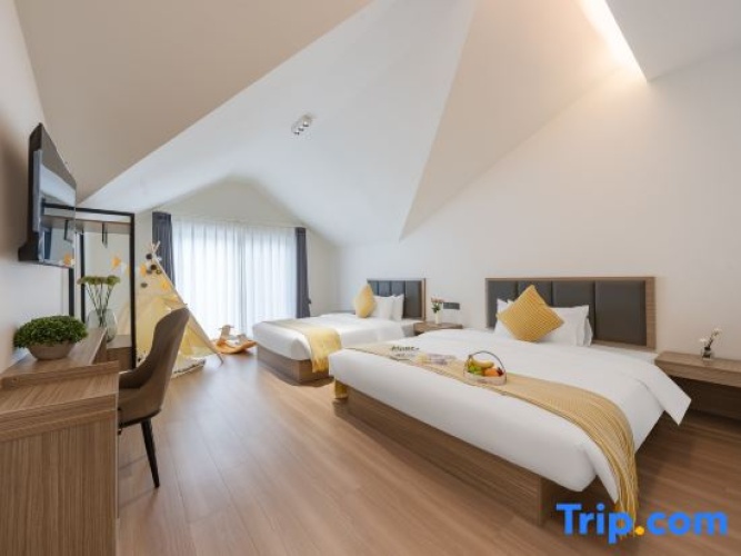 Standard Triple Family room