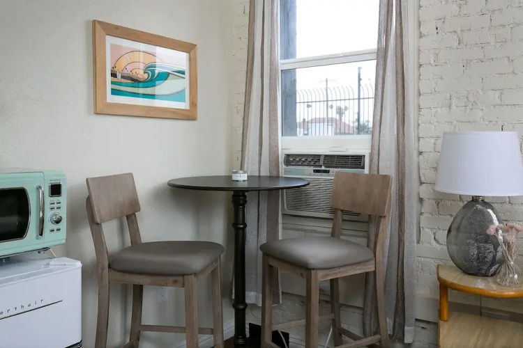 Charming Studio near Downtown! CDC Sanitized!