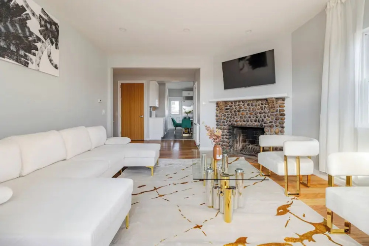 Prime Luxury with Balcony Wood Fireplace