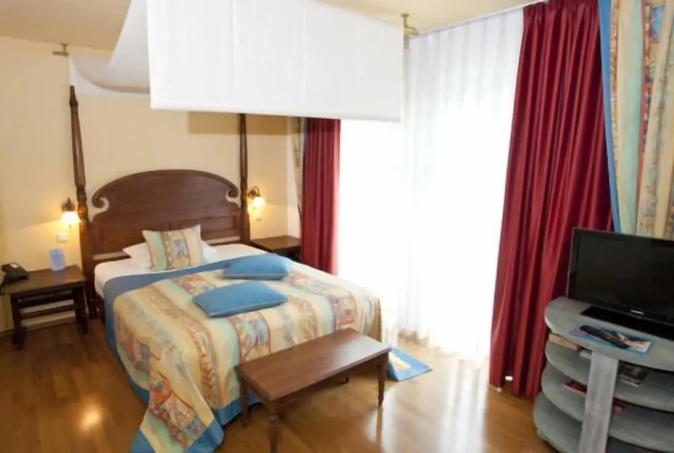 Hotel Henry