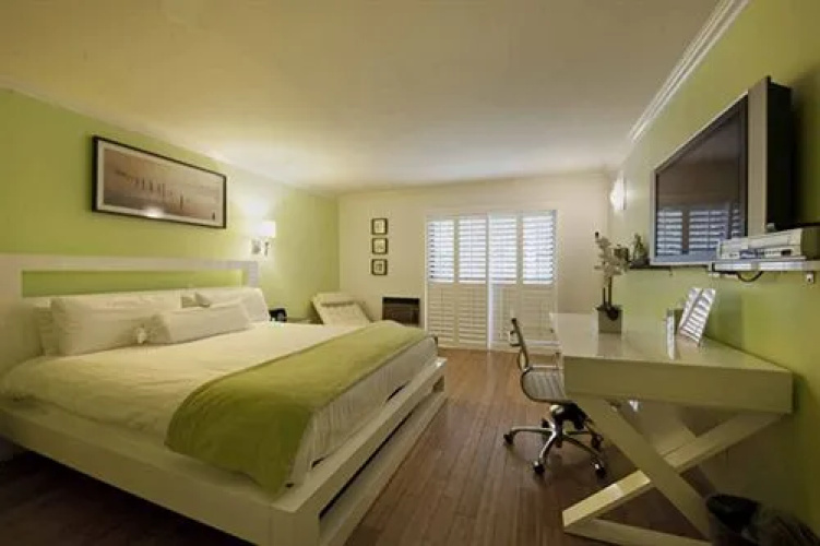 The Capri Hotel