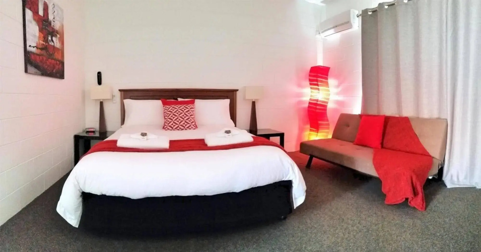 Aaron Motel