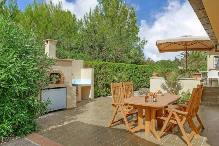 5 Bedrooms Villa