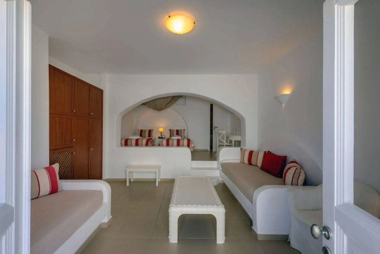 Aspalathras White Hotel