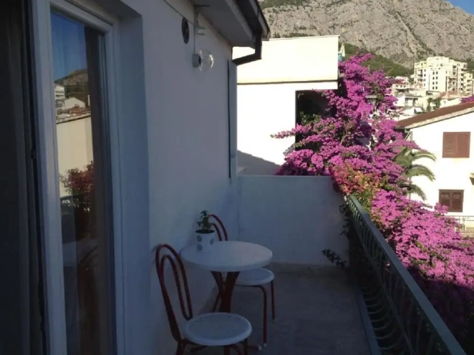 Apartment with balcony