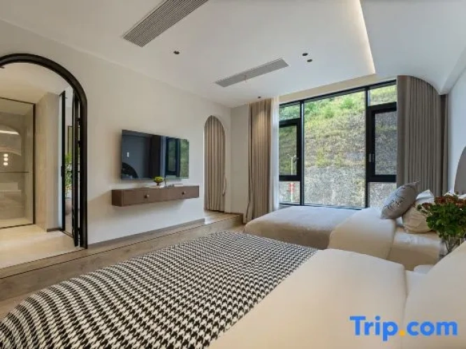 Deluxe Twin Suite