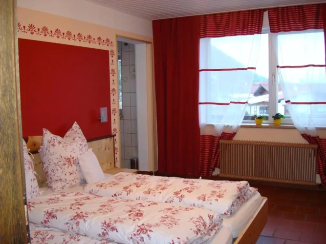 4 Bedrooms Apartment