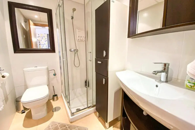 Luxury South Facing Groundfloor Apt