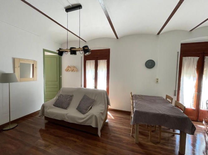 3 Bedrooms Apartment