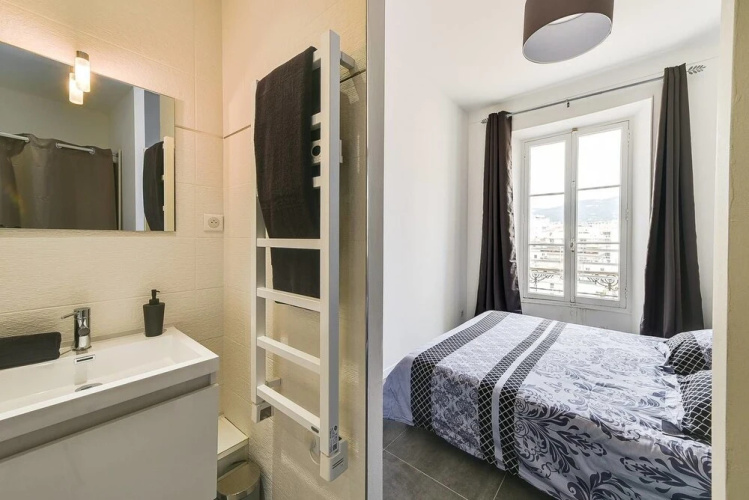 Beautiful Modern Apartment for 4 People in Cannes!