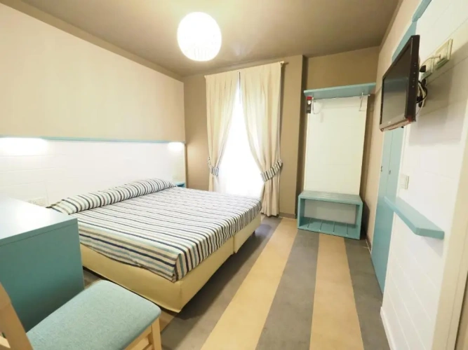Standard Double room with partial sea view