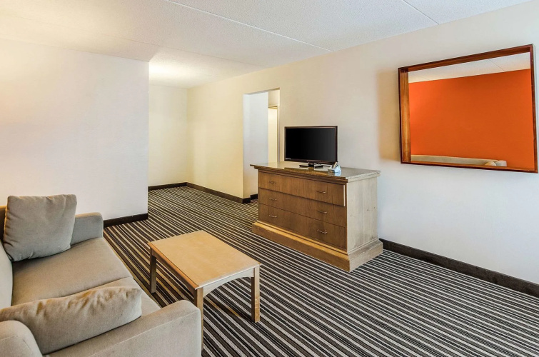 Econo Lodge Inn & Suites Norton - Wise South