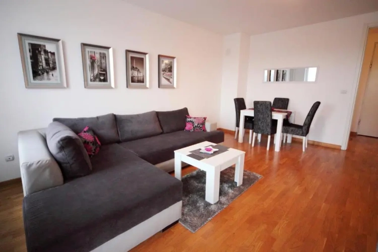 Apartment with garden view