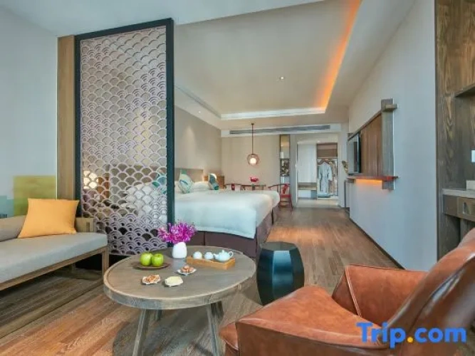 Family Suite with street view