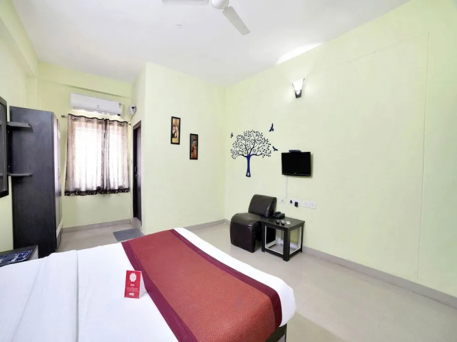 OYO 5564 Hitech Suites