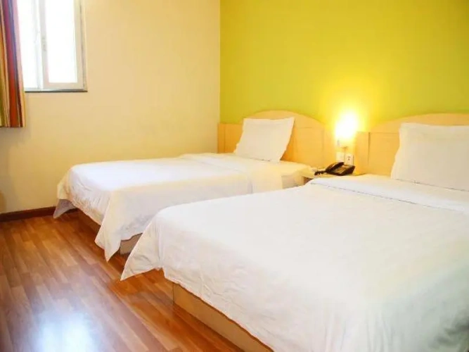 Standard Twin room with city view