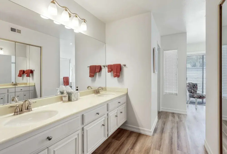 Spacious Single-story Condo With Golf Course Views