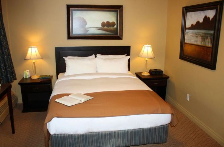 Overlander Mountain Lodge